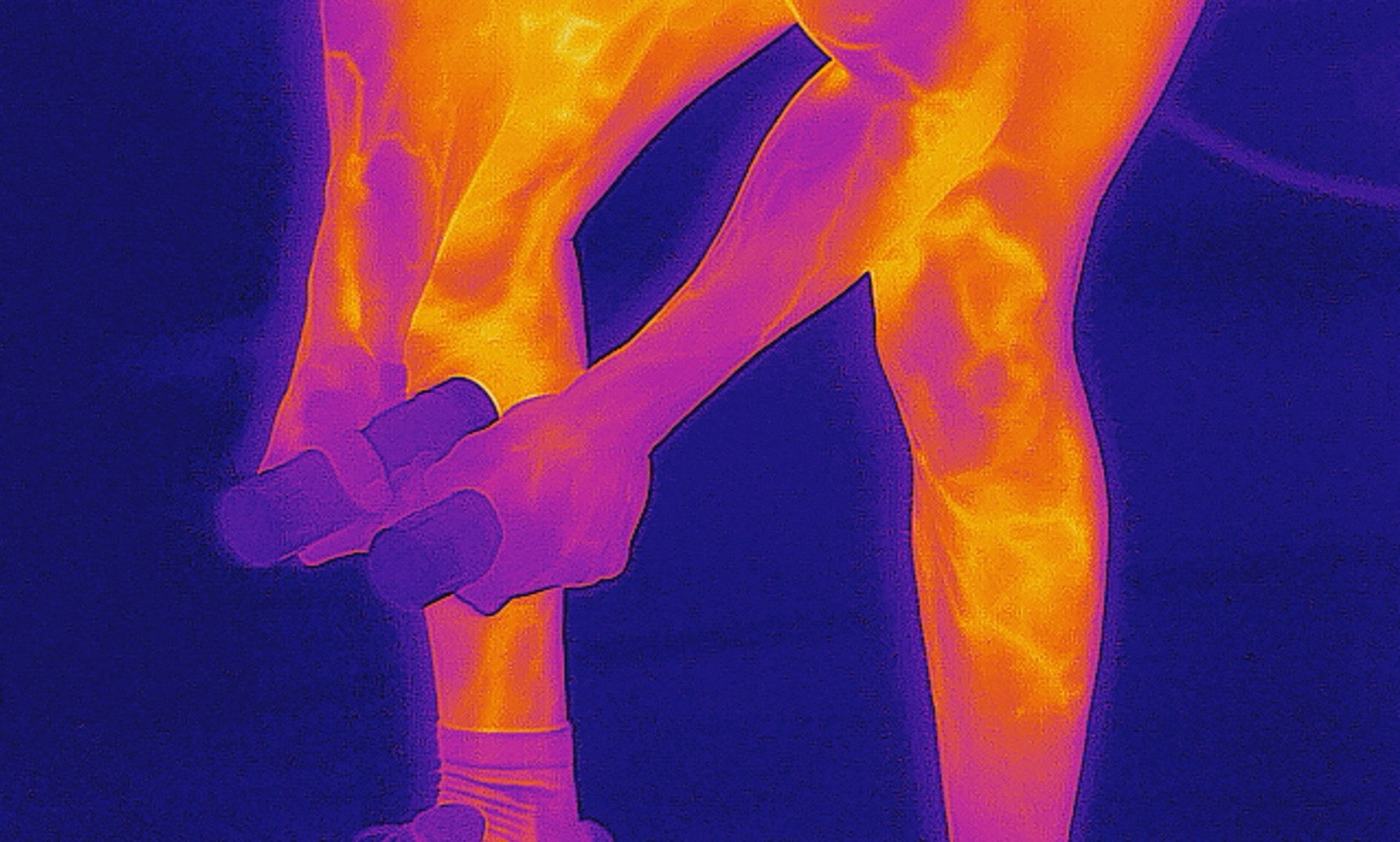 Thermal imaging of an athlete using palm cooling during rest periods to reduce heat buildup and support performance