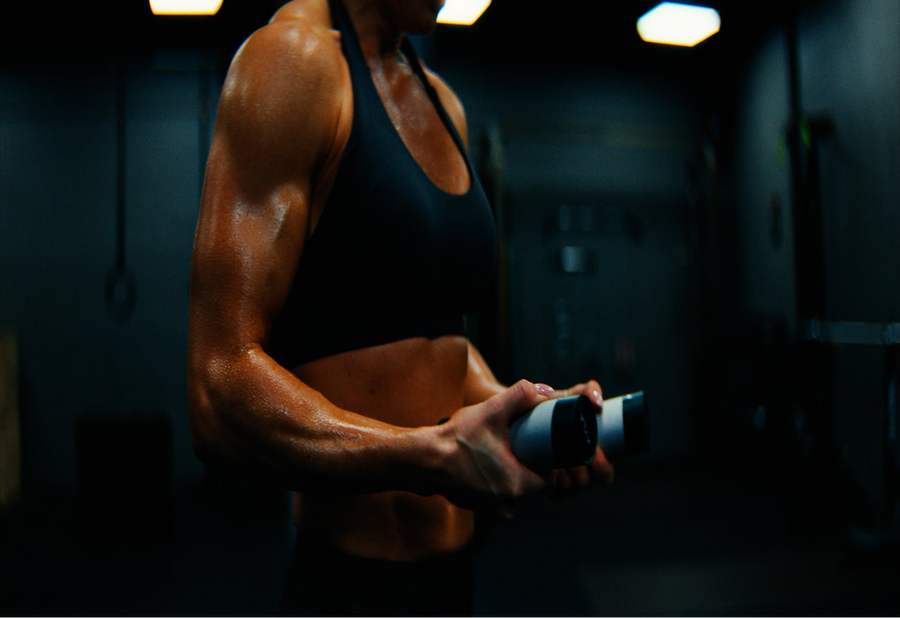 Athlete holding a KYLA handle in each hand between efforts